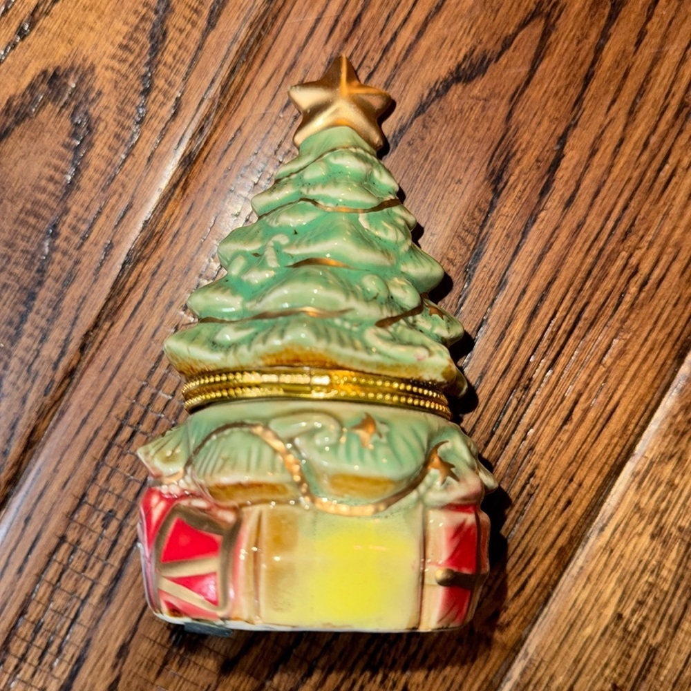 Ceramic Christmas Tree Trinket Box 6 X 3